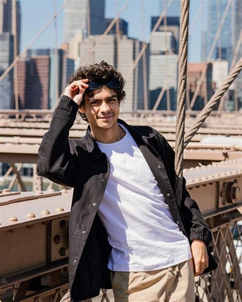 Iñaki Godoy Bio, Age, Height, Parents, Girlfriend, Net Worth.